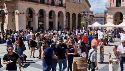 Brindis con vino, gastronomía y mucha fiesta, la primera parada de la Ruta Vino Somontano seduce en Huesca