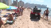 Benidorm crea unos pasillos de seguridad en sus playas para favorecer el acceso en caso de emergencia