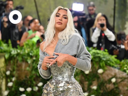 Kim Kardashian y el problema de su cintura irreal en la Gala MET