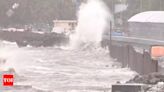 Watch: High tide hits Mumbai coast amid heavy rainfall | Mumbai News - Times of India