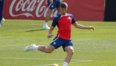 Azpilicueta, titular en un once con Correa-Morata en punta