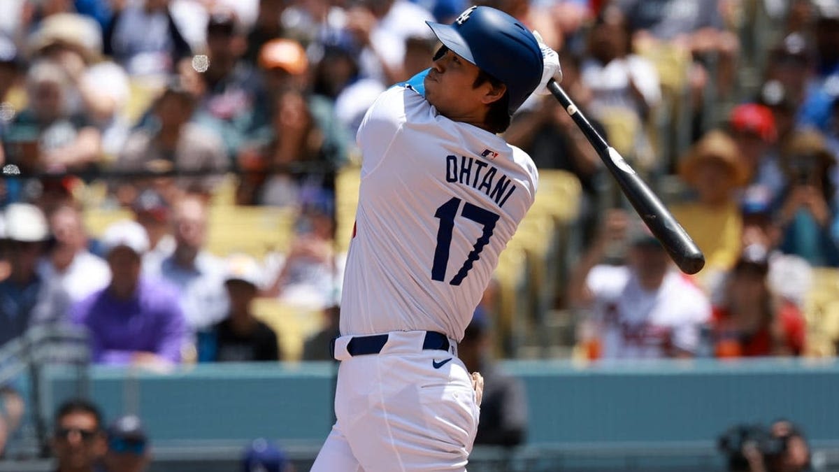 Shohei Ohtani goes deep twice, Dodgers sweep Braves