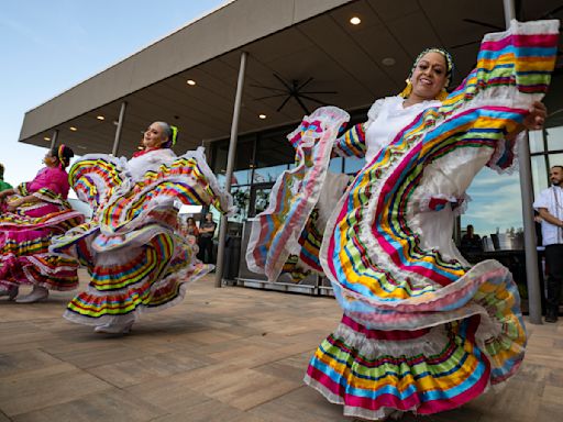 Es Cinco de Mayo, y se planean festividades en todo Estados Unidos; en México, no tanto