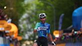 Giro de Italia: Valentin Paret-Peintre dejó segundo a su ídolo, imitó a su hermano y llegó a la meta de la etapa desbordado por la emoción