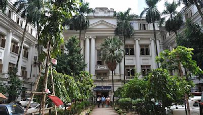 Summer break classes at Calcutta University colleges
