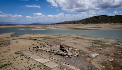 Parched Philippine dam reveals centuries-old town, luring tourists