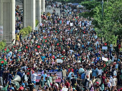 Bangladesh police fire tear gas, rubber bullets at student protesters