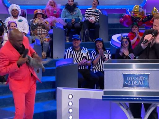 Wayne Brady Wrestles Otters in 'Let's Make a Deal Primetime' First Look