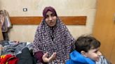 "Caminábamos sobre agua, arena y barro": Mujeres palestinas describen el terror de escapar a pie más de 20 kilómetros desde Gaza