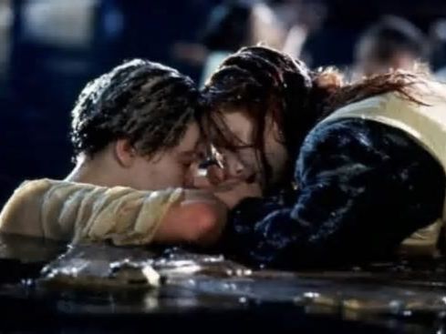 Venduto all’asta per oltre 700 mila dollari l’asse di legno galleggiante che ha salvato Rose/Kate Winslet in Titanic