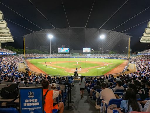 富邦悍將》張育成加持！ 10522人新莊本季首破萬進場