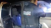 Aseguran camioneta repleta de bidones huachicoleros en Querétaro
