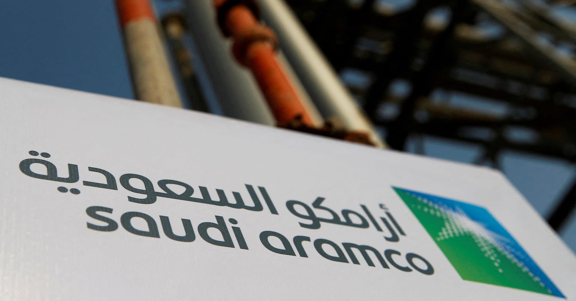 Aramco signs over $25 bln of deals for main gas network and Jafurah gas field