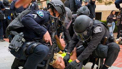 Policía ingresa a la UC Santa Cruz para desalojar a manifestantes pro Palestina