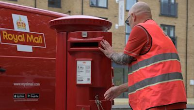 Royal Mail installs first red postbox featuring King’s cypher