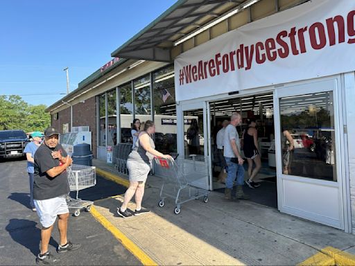Arkansas grocery store reopens in wake of mass shooting that left 4 dead