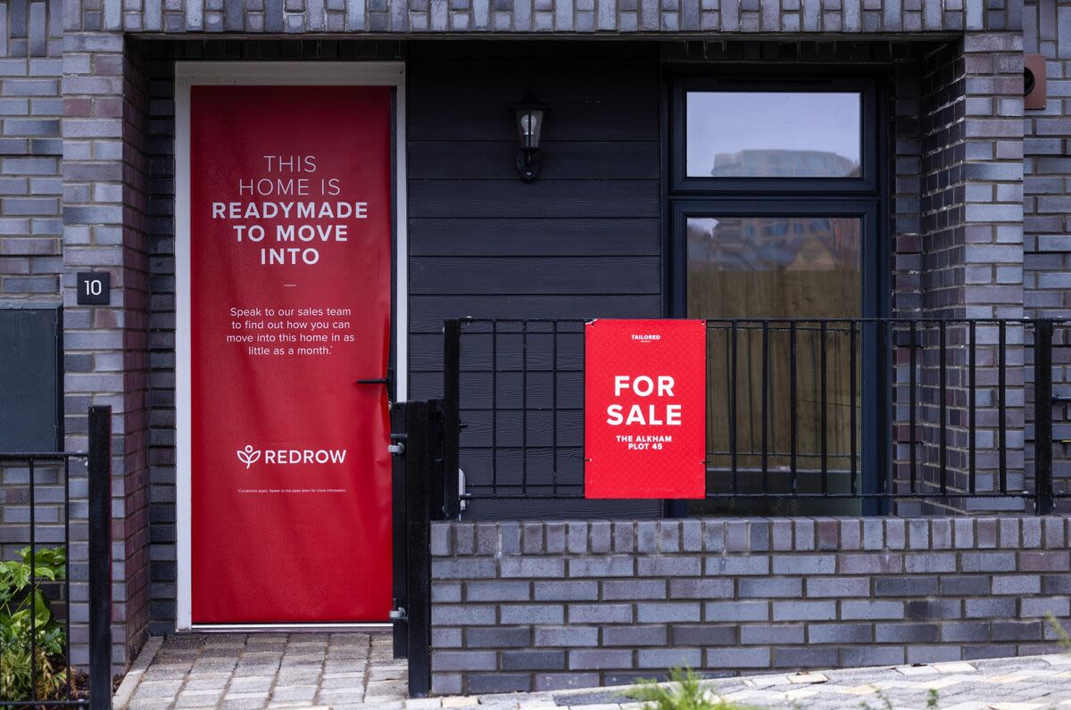 UK Home Sellers Rush to Put Property on Market After Prices Dip