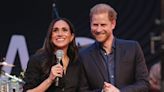 Cerveza, morcilla y un regalo inesperado: el príncipe Harry buscó despejar rumores y festejó su cumpleaños junto a Meghan Markle