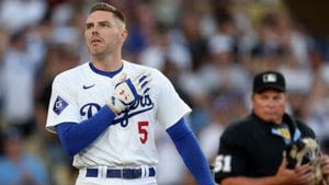 Freddie Freeman moved to tears by support for son, standing ovation in Dodgers return