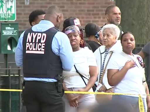 Man fatally shot in head, 17-year-old teen hit in stomach in separate Bronx shootings