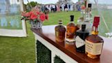 If you have a cash bar at your wedding, will your guests come? Here's the proper etiquette