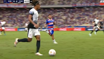 André Carrillo protagonizó gran jugada que desesperó a rivales en Corinthians vs Fortaleza por Copa Sudamericana 2024