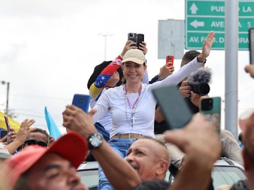 Opositores recibieron a María Corina Machado en Anzoátegui en su paso hacia Bolívar