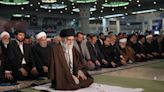 El líder supremo de Irán preside el funeral del presidente Ebrahim Raisi