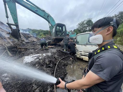 燒了7天7 夜！新竹芎林大火撲不滅 今空投「大水彈」滅火