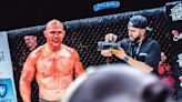 Ex-campeões peso-pesado do UFC fazem combates sangrentos de MMA sem luvas