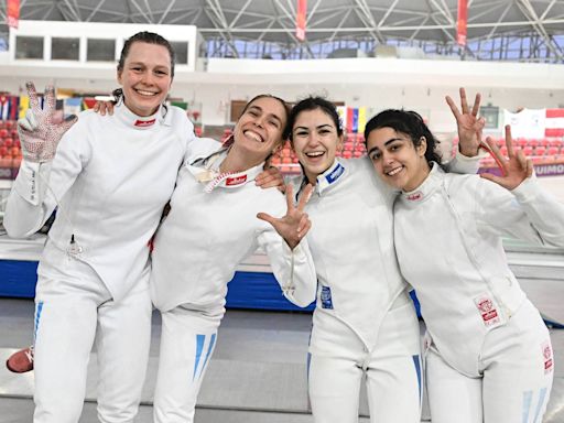 La medalla de bronce del equipo de espada femenina que alumbró para Argentina en el Panamericano de esgrima de Lima