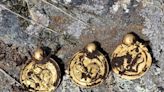 不是巧克力金幣！挪威男子帶金屬探測器散步 意外發現「千年前金飾」