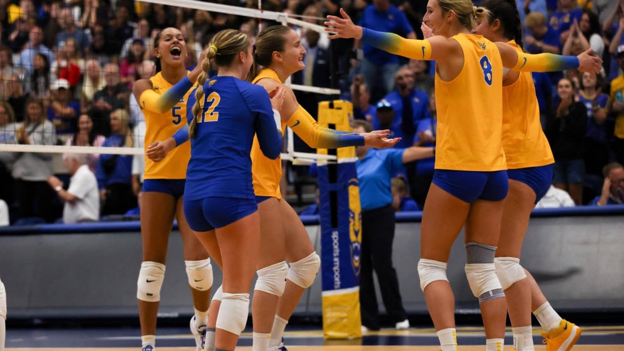 Pitt jumps to No. 1, Texas drops in women's volleyball Power 10 rankings