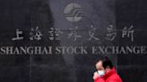 La Bolsa de Shanghái cae un 0,83 % y la de Shenzhen, un 0,8 % Por EFE