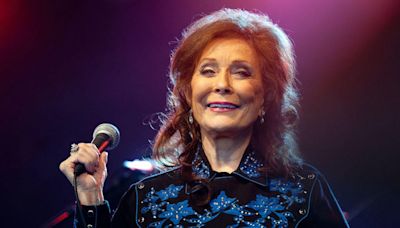 Loretta Lynn's Cause of Death: How Did 'Coal Miner's Daughter' Country Legend Die?