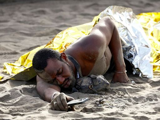 Exhausted migrants arrive on beach in Spain's Canaries