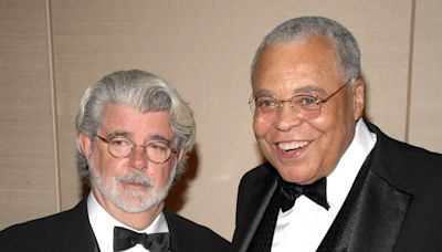 Murió James Earl Jones: Cómo fue que George Lucas le pidió que doblara la voz de Darth Vader, el villano más famoso