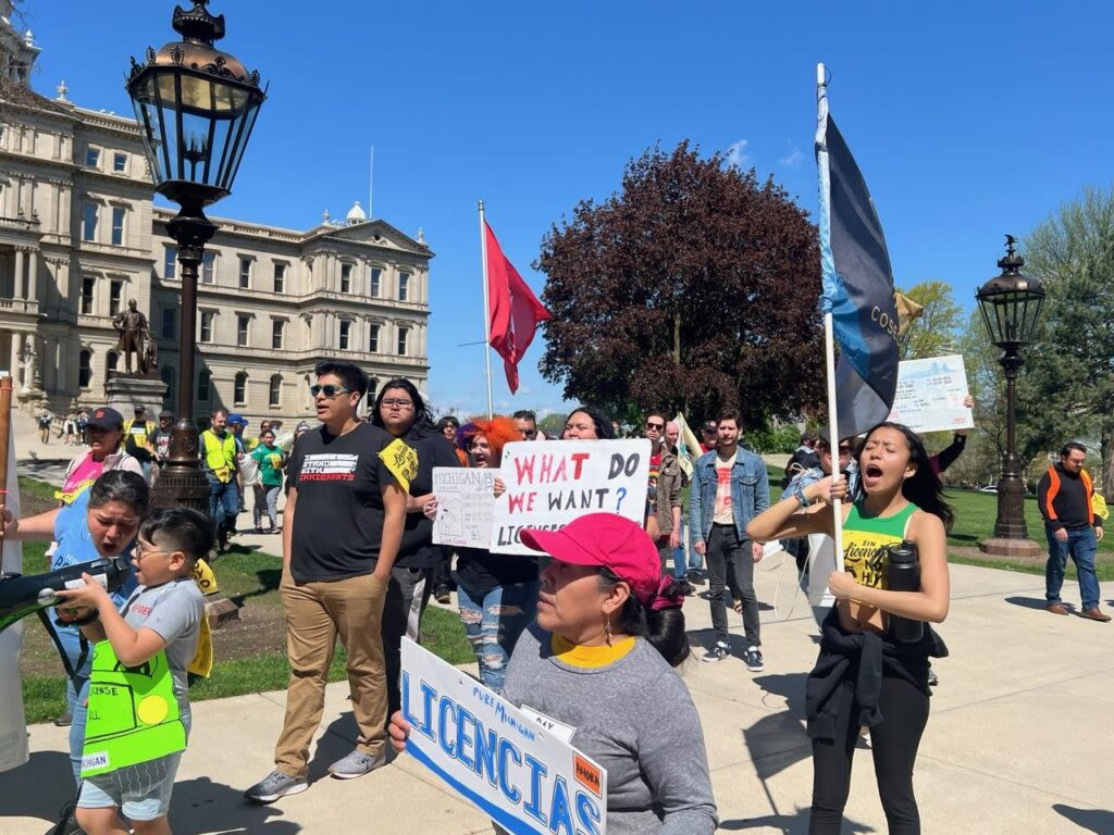 Advocates march in Lansing in support of driver’s licenses for undocumented immigrants