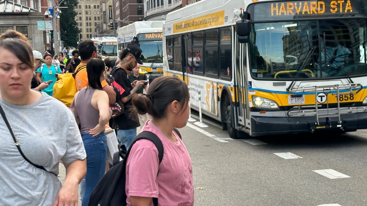 Shuttle buses replacing Red Line service between Broadway, Harvard after derailment