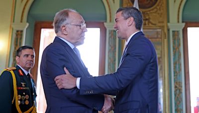 El presidente Santiago Peña recibe cartas credenciales del nuevo embajador de Argentina en Paraguay