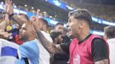 Un video revelador muestra por qué los jugadores uruguayos saltaron a la tribuna a pelearse: “¡Con la familia no!”