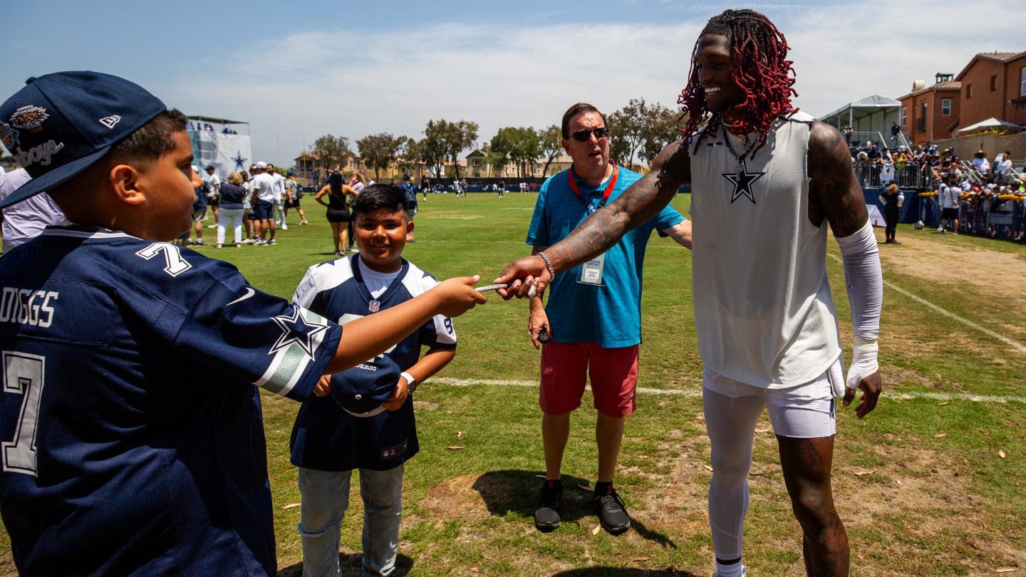 CeeDee Lamb shuts down reporter's suggestion he’d discuss contract at kids camp