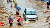 Triple-digit rainfall in 12 hours amid high tide floods Mumbai; road and air traffic hit | Mumbai News - Times of India