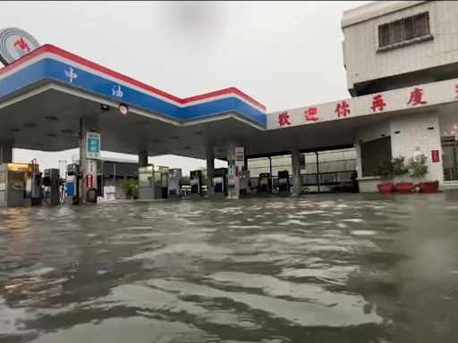 台南有夠慘！大雨淹水災情襲捲中南部 台南民眾頻傳受困水庫緊急