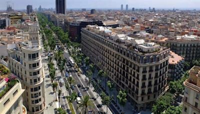 La calle más ancha de España está en Barcelona: siete carriles, autobuses, bicis y un tranvía