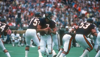 Bob Avellini, quarterback who teamed with Walter Payton to lead Bears to 1977 playoffs, dies at 70