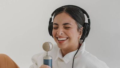 Lela Brandão e Ellora Haonne gravam podcasts ao vivo sobre experiências femininas em SP