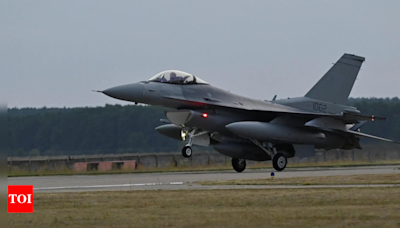 Ukrainian city fears possible arrival of F-16 fighter jets - Times of India