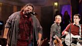 De Weezer a Netflix: la ruta musical de Jorge “Hurley” García, el chileno de Lost