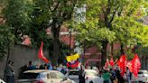 Menos de 50 personas asisten a la manifestación de UGT y CCOO contra Milei en la Embajada de Argentina en Madrid - LA GACETA